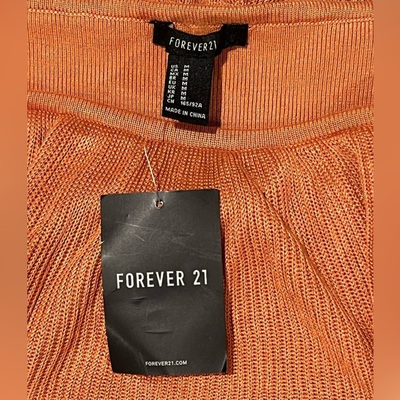 FOREVER 21 Orange Ruffle Crop Top Size Medium NWT - Picture 6 of 6
